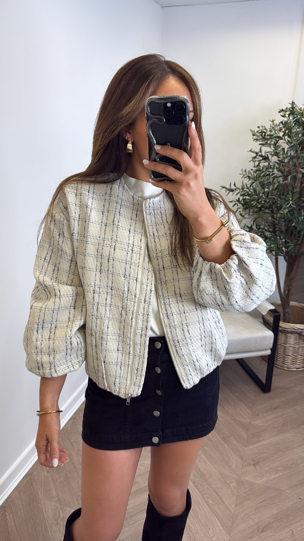 Selected Variant Image